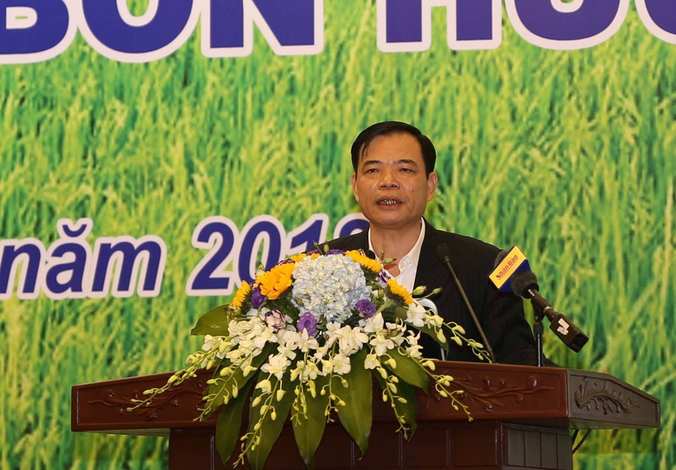 "Ở nông thôn tiếng ếch, tiếng nhái còn rất ít" - 2
Bộ trưởng Bộ NN&PTNT Nguyễn Xuân Cường lo ngại tình trạng mất cân đối khi sử dụng phân bón.