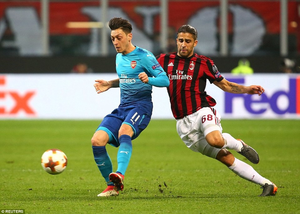 Quật ngã AC Milan, Arsenal rộng cửa vào tứ kết - 2 AC Milan non nớt hơn hẳn so với Arsenal