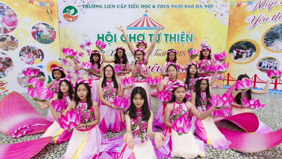 Học sinh Hà Nội quyên góp được gần 1,2 tỷ đồng xây cầu vùng cao - 1 Chương trình văn nghệ đặc sắc của các em học sinh