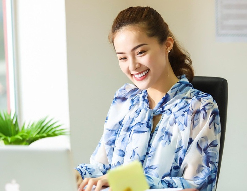 Bạn gái cũ của Cường Đôla tiết lộ nỗi sợ bị "soi quá đà" - 1 Từ che giấu cho đến khẳng định chuyện tình cảm cùng chồng cũ của Hà Hồ, mọi thông tin liên quan đến Hạ Vi đều được “xới tung” lên.