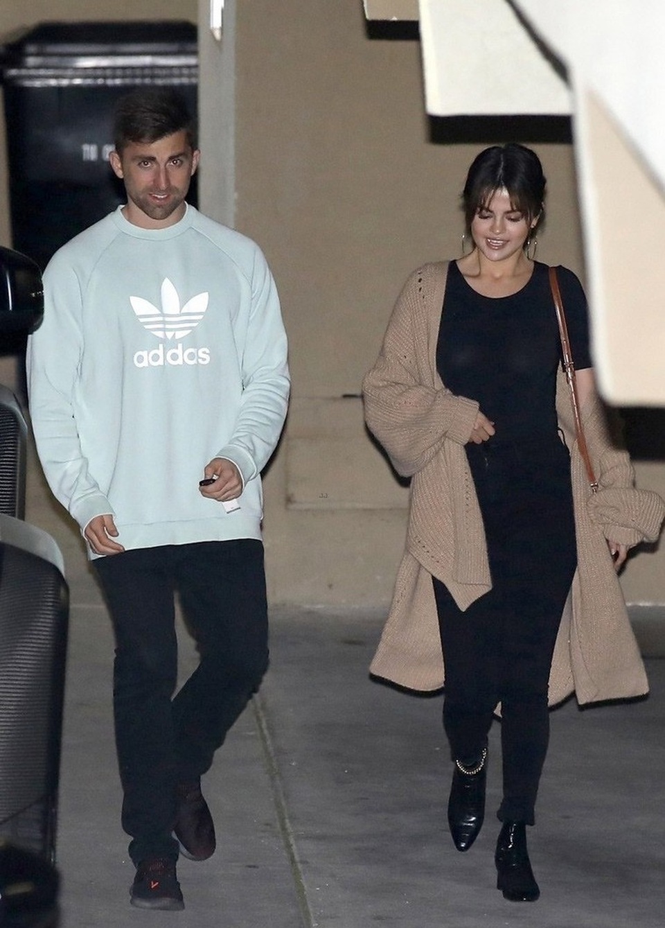 Selena Gomez và Justin Bieber cãi nhau - 8
Năm ngoái, Selena trải qua ca ghép thận. Sau ca phẫu thuật này, cô quyết định trở lại với Justin vì cảm động trước sự quan tâm, chăm sóc của anh trong thời gian cô phục hồi sau ca phẫu thuật.