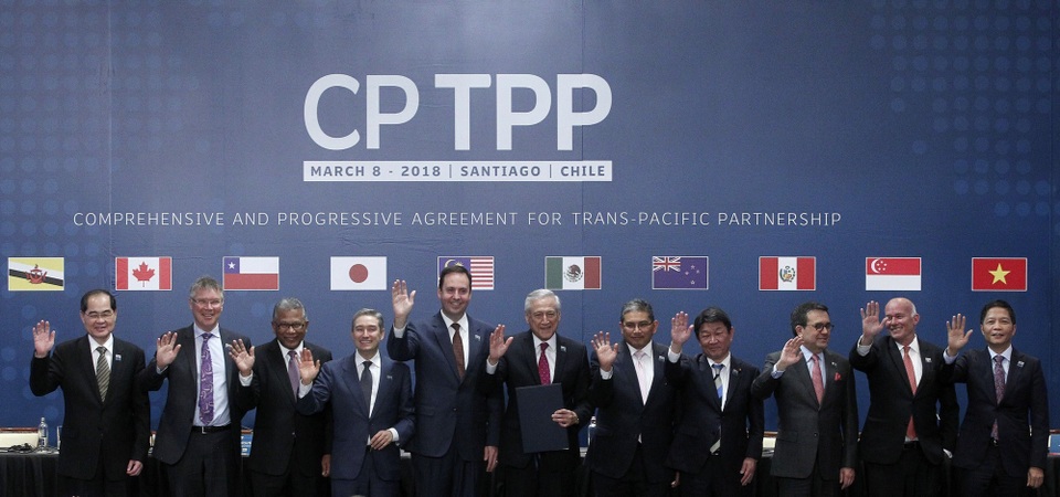 Hiệp định CPTPP chính thức được ký kết tại Chile - 1
Bộ trưởng Thương mại và Công nghiệp Trần Tuấn Anh (phải) cùng đại diện 10 nước tham gia lễ ký Hiệp định CPTPP chụp ảnh chung tại hội nghị ở Santiago ngày 8/3. AFP/ TTXVN.