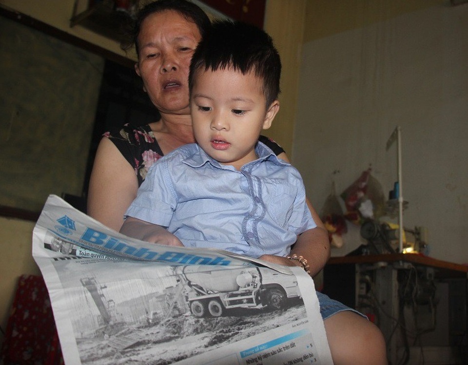 Không học chữ nhưng biết đọc, cháu Tâm khiến nhiều người bất ngờ.