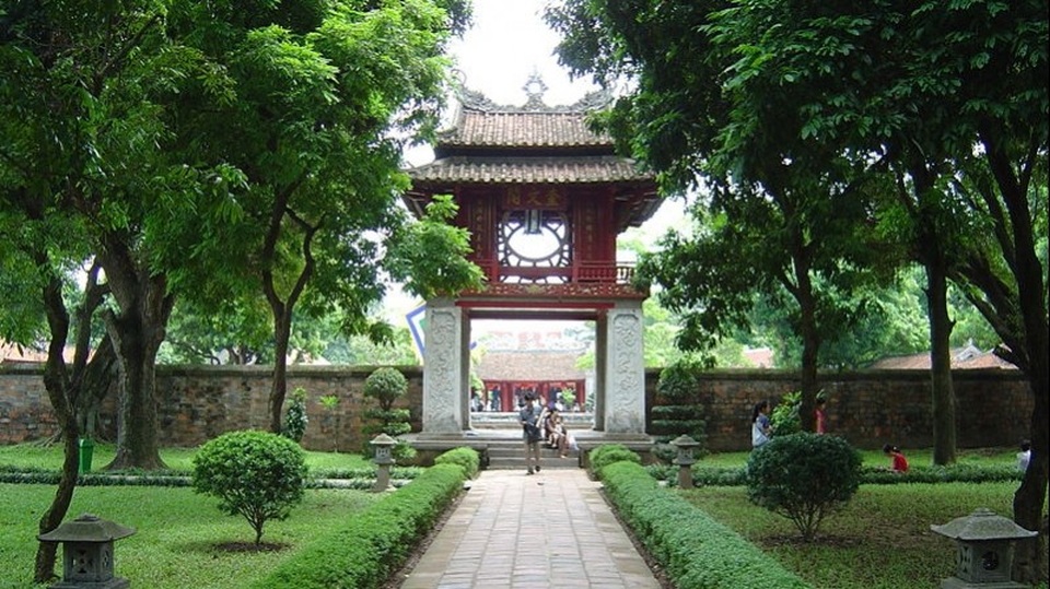 Bảo tàng, Di tích hướng dẫn khách tham quan bằng phần mềm di động - 1 Văn Miếu - Quốc Tử Giám đã có phần mềm hướng dẫn bằng 8 thứ tiếng.