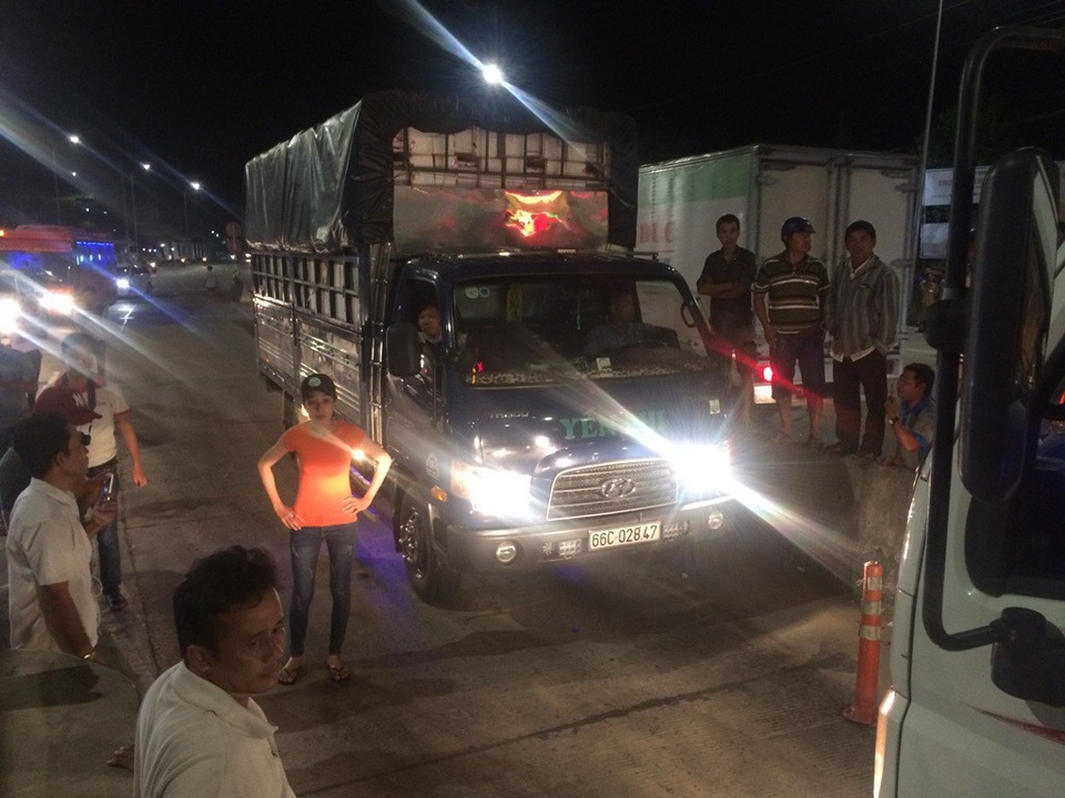Trạm thu phí T2 đêm thứ hai... rối bời - 4 Sự giăng co khác xảy ra khi nhân viên cho xe hướng Cần Thơ đi An Giang chạy ngược chiều vào làn đường dành cho xe đ từ An Giang về Cần Thơ