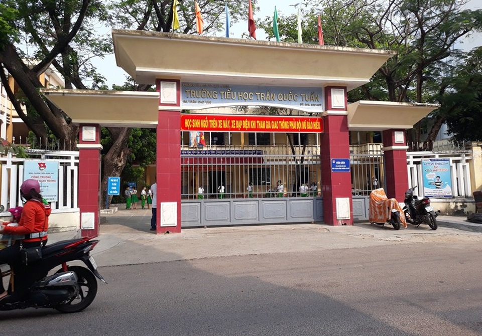 Nguyên giáo viên “tố” hiệu trưởng mắc 12 sai phạm: Hiệu trưởng bác bỏ tố cáo - 2 Trường Tiểu học Trần Quốc Tuấn (TP Quy Nhơn, Bình Định).