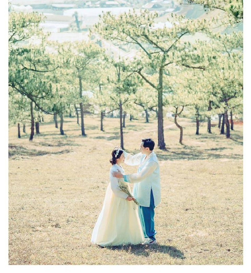 Vẻ đẹp, khung cảnh cùng sự kết hợp trang phục khiến nhiều người ngỡ như có một Hàn Quốc giữa lòng Đà Lạt vậy.