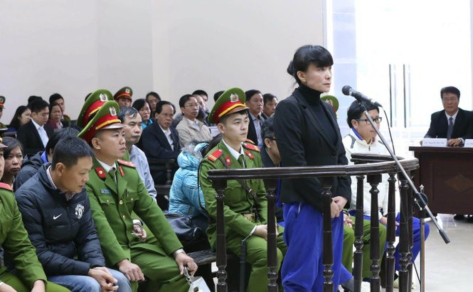 Lo khó thu hồi 630 tỷ đồng từ ông Đinh La Thăng - 2
Cục Thi hành án dân sự Hà Nội mới ra quyết định chưa có điều kiện thi hành đối với số tiền trên 1.300 tỷ đồng phải thu hồi của bà Phạm Thị Bích Lương - nguyên Giám đốc Chi nhánh Agribank Nam Hà Nội.