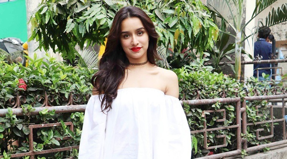 Vẻ đẹp hút hồn của minh tinh Ấn Độ Shraddha Kapoor - 9
Người đẹp 8X lọt Top những sao châu á thành công nhất do tạp chí Forbes bình chọn