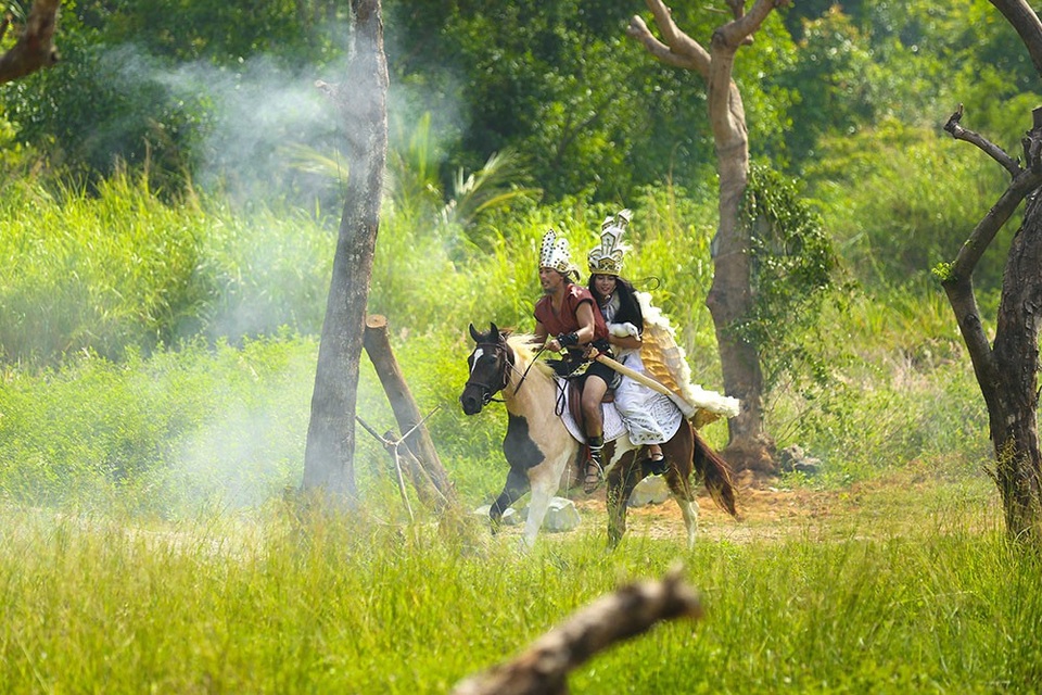 Hoài Lâm cải trang thành Trọng Thuỷ sau tin đồn đã cưới vợ - 7 Hoài Lâm cải trang thành Trọng Thuỷ sau tin đồn đã cưới vợ - 7