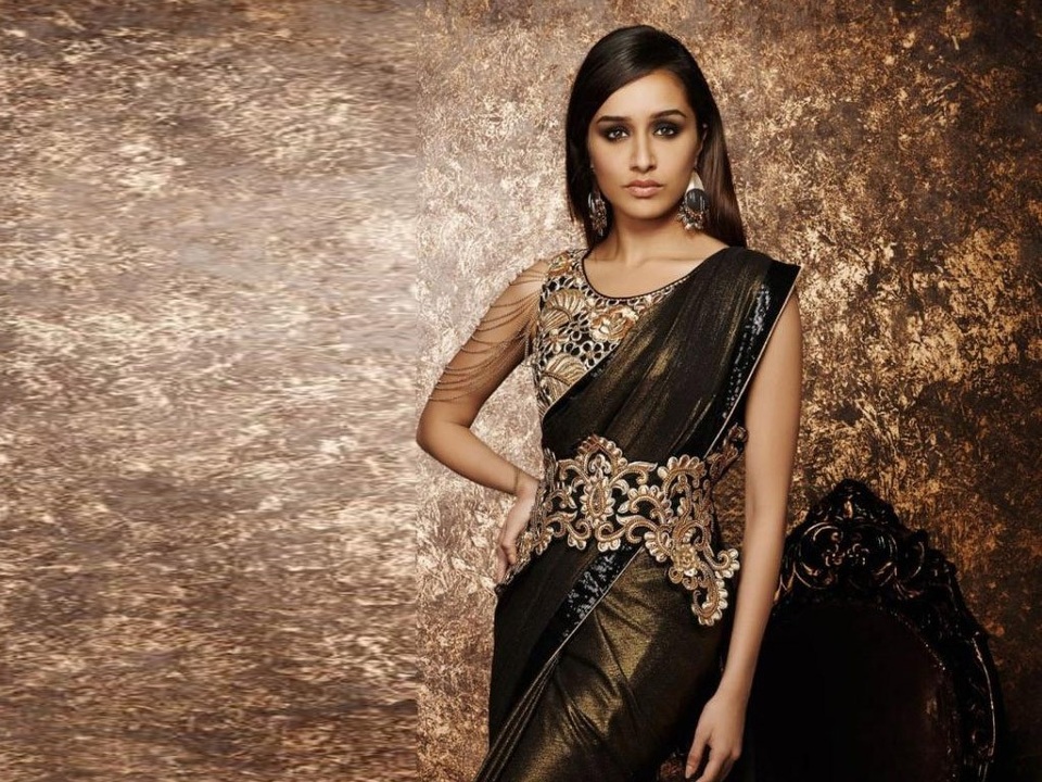 Vẻ đẹp hút hồn của minh tinh Ấn Độ Shraddha Kapoor - 4
Vì có cha là người nổi tiếng trong lĩnh vực điện ảnh nên Shraddha Kapoor cũng thuận lợi hơn khi dấn thân vào Bollywood