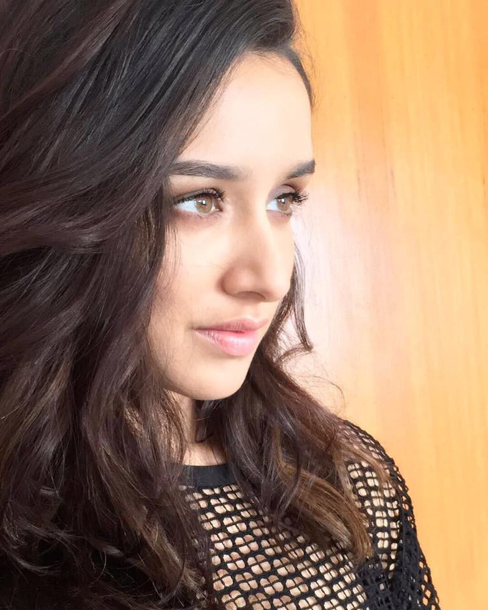 Vẻ đẹp hút hồn của minh tinh Ấn Độ Shraddha Kapoor - 17 Vẻ đẹp hút hồn của minh tinh Ấn Độ Shraddha Kapoor - 17