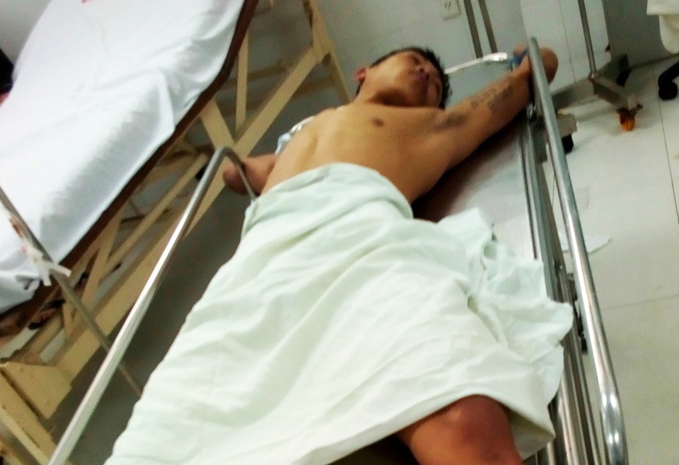 Khởi tố đối tượng sát hại anh họ rồi tự tử - 1 Đối tượng Khôi khi đang được cấp cứu tại bệnh viện