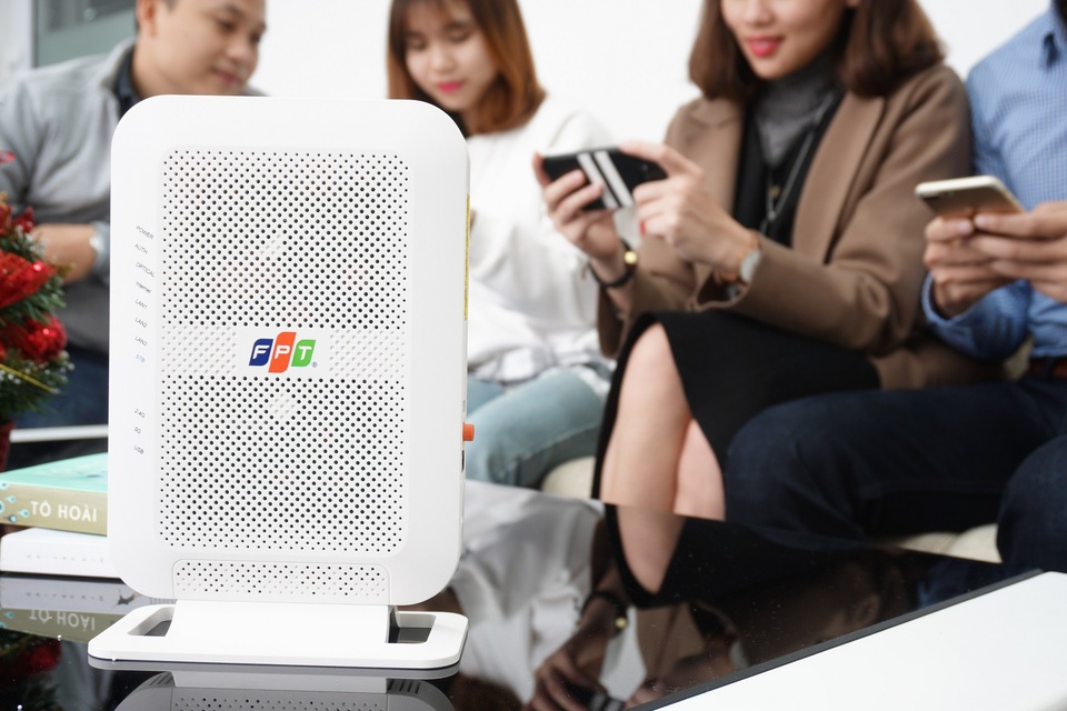 FPT Telecom là nhà cung cấp có chất lượng dịch vụ Internet cố định tốc độ cao tiêu biểu năm 2018 - 1 Tháng 1/2018, FPT Telecom tiếp tục tăng tốc độ, giữ nguyên cước cho thuê bao cáp quang, đồng thời còn ra mắt thiết bị Modem Wi-Fi chuẩn AC Mu-Mimo đầu tiên tại Việt Nam