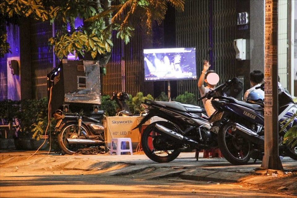 Âm nhạc tra tấn - 1
Một đêm “đại nhạc hội” trên đường Hai Bà Trưng (phường 5, TP Tuy Hòa, tỉnh Phú Yên). Ảnh: Văn Định.