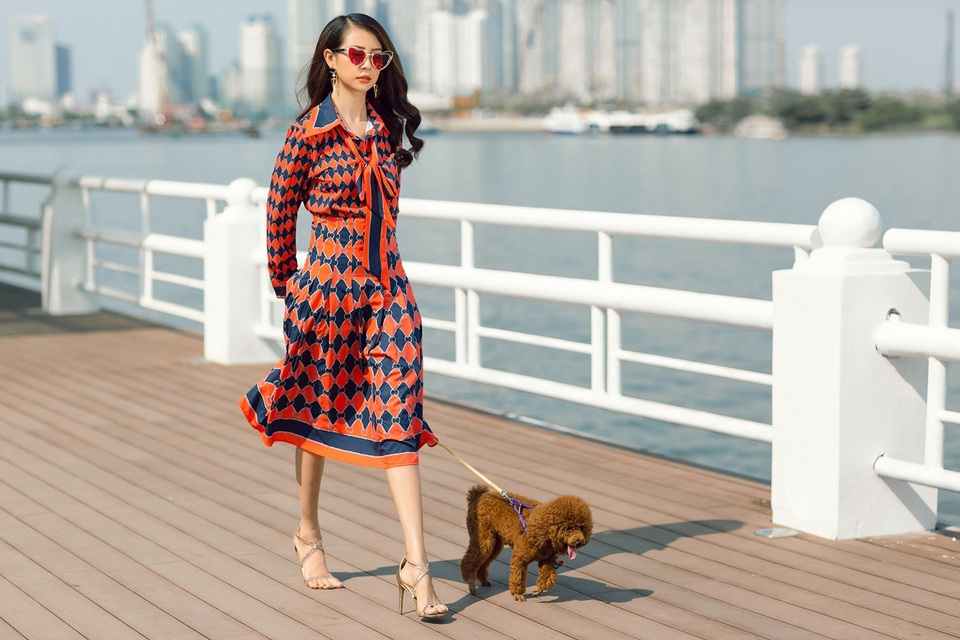 Á hậu Liên Phương hóa quý cô sành điệu đón ngày mới - 6