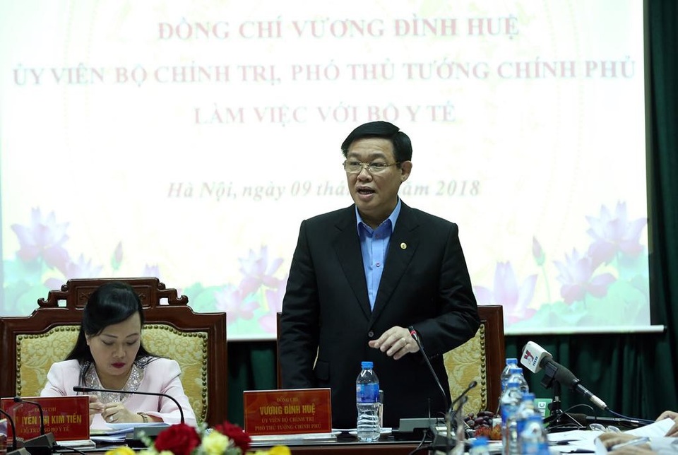 Cùng một trang thiết bị y tế, vẫn vênh vài chục triệu giữa các bệnh viện - 1 Phó Thủ tướng Vương Đình Huệ chỉ đạo tại buổi làm việc với Bộ Y tế. Ảnh: T.D