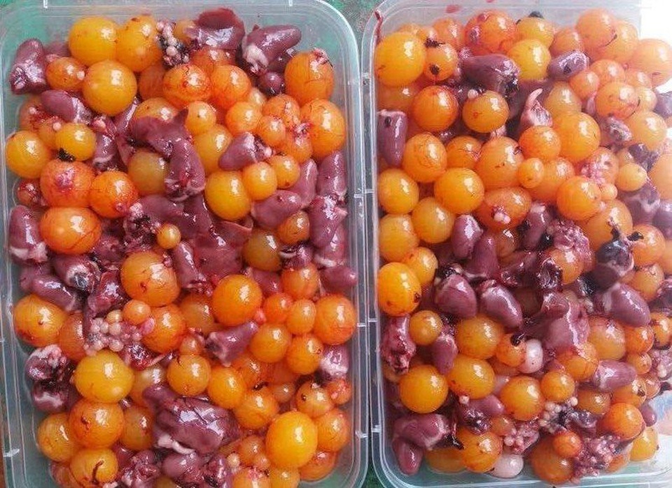 Đặc sản trứng gà non 350 ngàn đồng/kg: Toàn từ gà công nghiệp thải loại - 1
Trứng gà non đang được rao bán tràn lan trên mạng với giá 350.000 đồng/kg