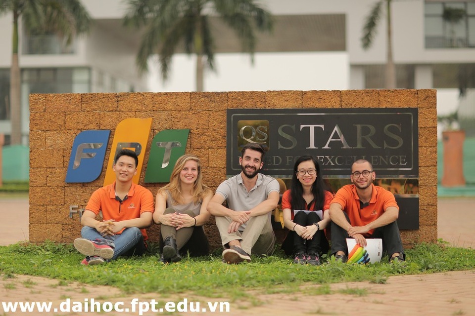 Đại học FPT mở rộng đối tượng miễn thi - 7 Sinh viên Đại học FPT được tham gia các chương trình học tập hoặc trải nghiệm ở nước ngoài do trường quy định.