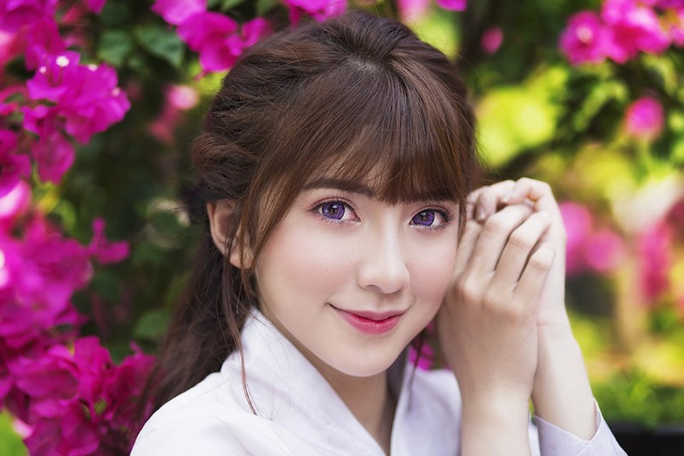 Thiếu nữ Sài thành sở hữu nét đẹp tựa búp bê - 3 Cũng như những người bạn cùng trang lứa, Hậu Giang trải qua những vui buồn của tuổi mới lớn, cô luôn tỏ ra là một cô gái đầy tự tin với nụ cười rạng ngời. Và cũng chính những khó khăn trong cuộc sống đã làm nên một Hậu Giang bản lĩnh, luôn kiên định với con đường mình chọn.