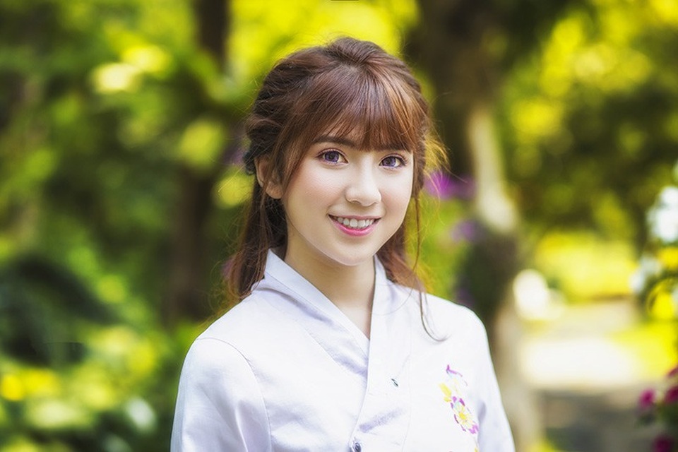 Thiếu nữ Sài thành sở hữu nét đẹp tựa búp bê - 2
Hậu Giang tâm sự rằng khi thời đại ngày một phát triển, ngoại ngữ là một trong những yếu tố quyết định rất nhiều đến con đường chinh phục thành công của giới trẻ.