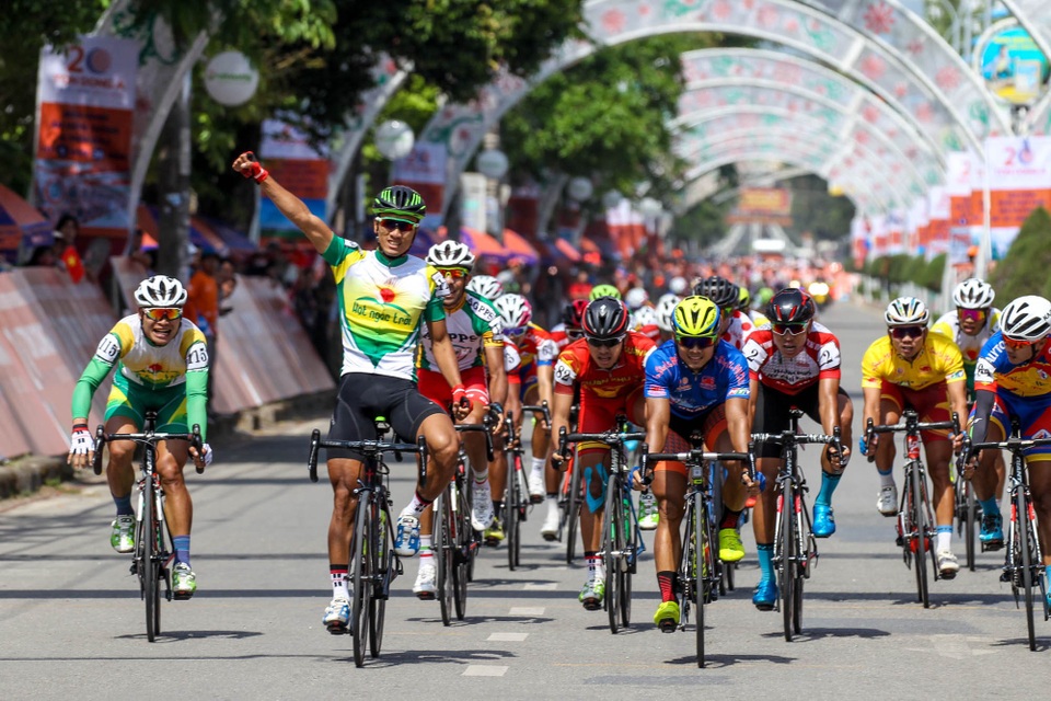 Nguyễn Thành Tâm (Hạt Ngọc Trời An Giang) về nhất chặng đua thứ 12