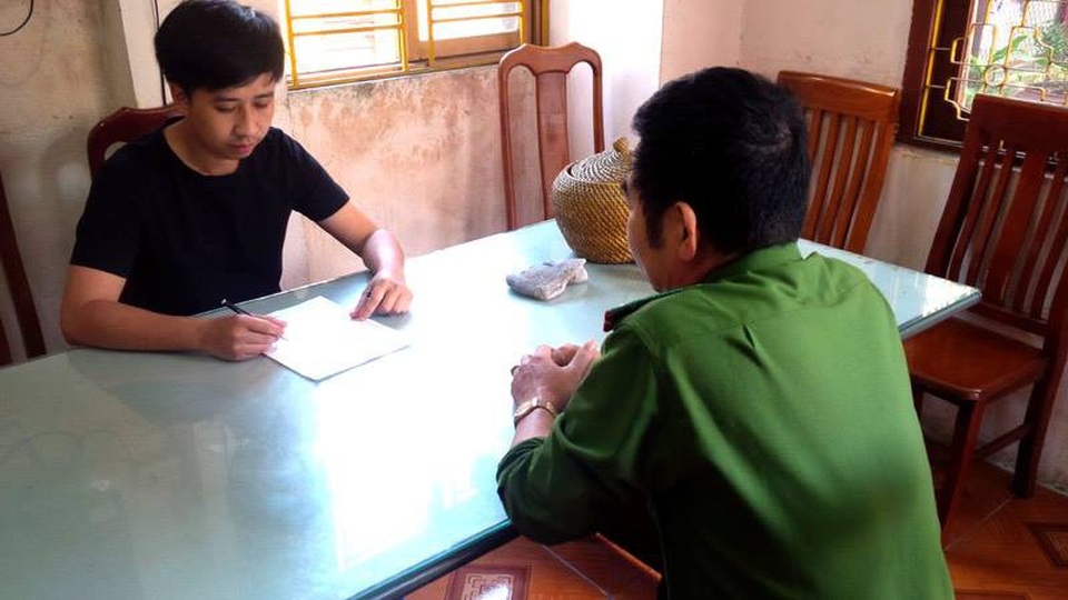 Tham ô gần 300 triệu đồng, 2 đối tượng bị bắt - 1 Một trong 2 đối tượng có hành vi tham ô tài sản tâị cơ quan công an (ảnh CTV)