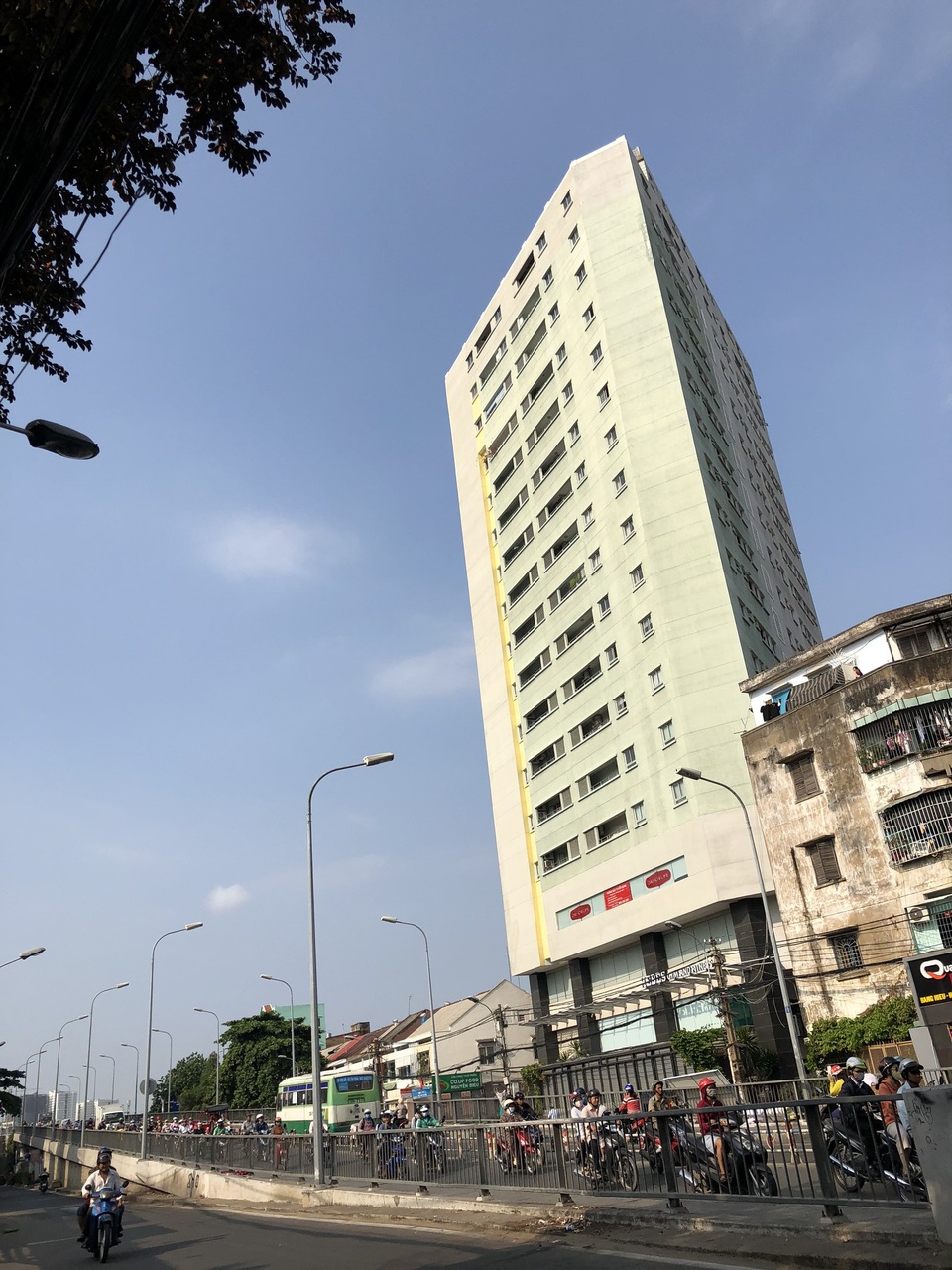 Điểm danh 8 chung cư ở Sài Gòn “đánh cược” mạng sống người dân - 9 Cao ốc Ngọc Khánh