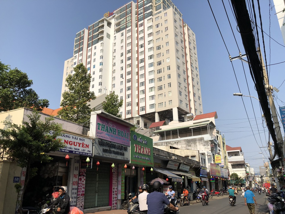 Điểm danh 8 chung cư ở Sài Gòn “đánh cược” mạng sống người dân - 4 Chung cư Bảy Hiền Towers