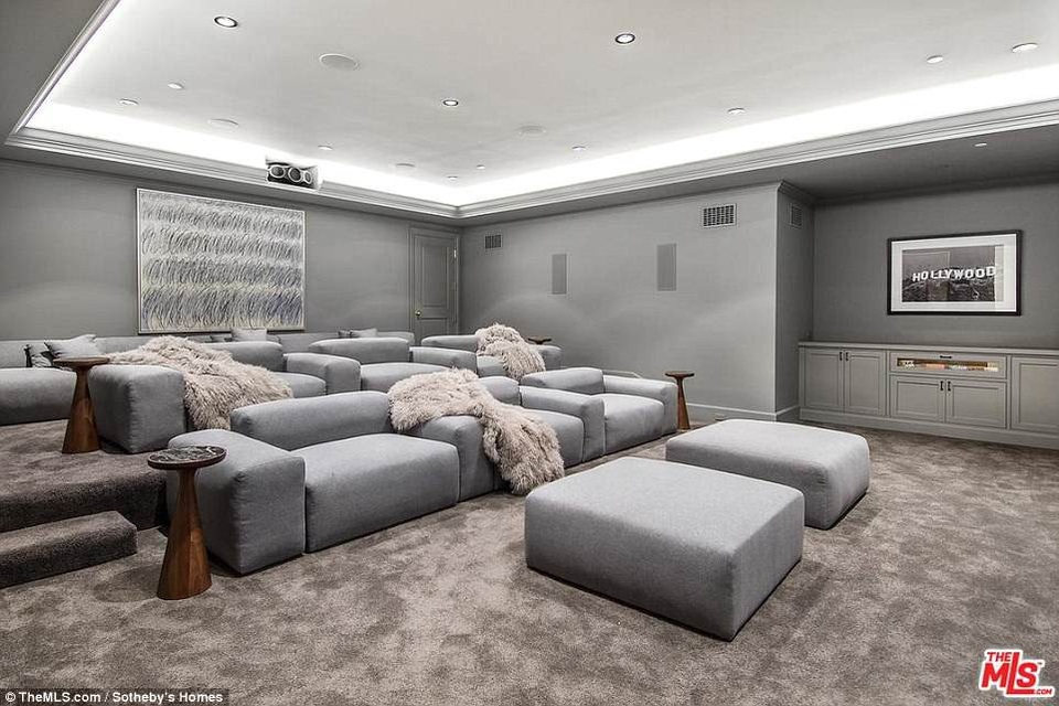 Ben Affleck chi gần 20 triệu USD mua nhà sang - 3
Ben sở hữu khối tài sản hơn 100 triệu USD