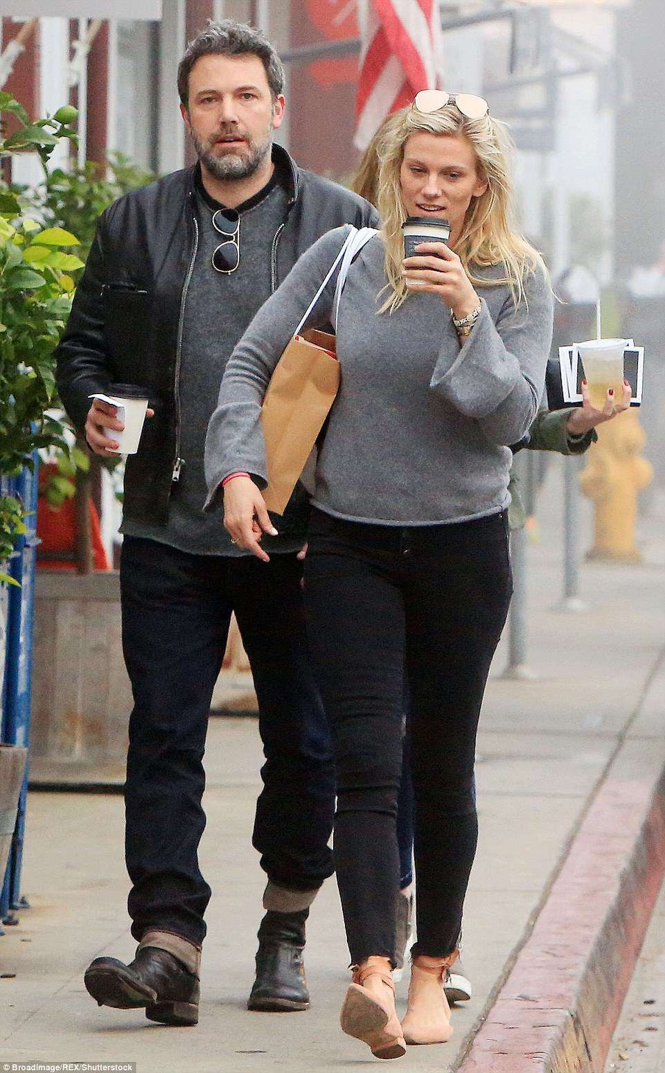 Ben Affleck chi gần 20 triệu USD mua nhà sang - 6
Ben hiện đã có bạn gái mới là Lindsay Shookus