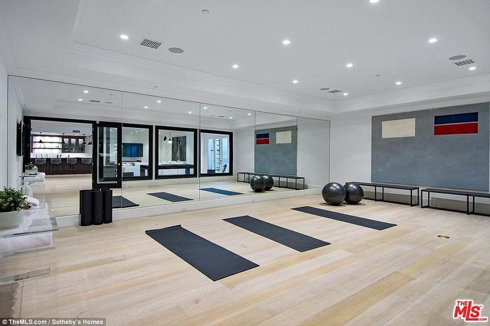 Ben Affleck chi gần 20 triệu USD mua nhà sang - 10 Ben Affleck chi gần 20 triệu USD mua nhà sang - 10