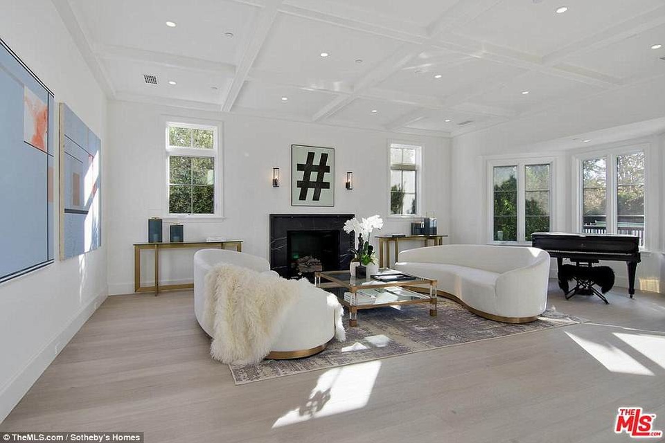 Ben Affleck chi gần 20 triệu USD mua nhà sang - 11 Ben Affleck chi gần 20 triệu USD mua nhà sang - 11