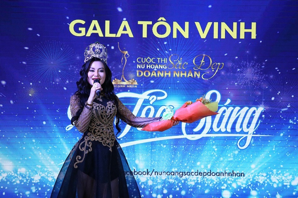 Nữ Hoàng Trần Huyền Nhung lộng lẫy tại đêm Gala tôn vinh - Ảnh 2. Nữ Hoàng Trần Huyền Nhung lộng lẫy tại đêm Gala tôn vinh - Ảnh 2.