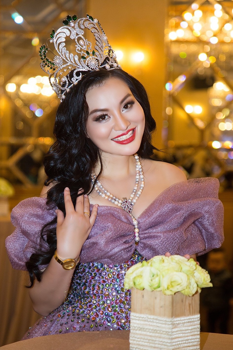 Nữ Hoàng Trần Huyền Nhung lộng lẫy tại đêm Gala tôn vinh - Ảnh 4. Nữ Hoàng Trần Huyền Nhung lộng lẫy tại đêm Gala tôn vinh - Ảnh 4.