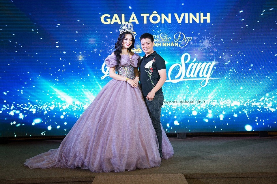 Nữ Hoàng Trần Huyền Nhung lộng lẫy tại đêm Gala tôn vinh - Ảnh 5. Nữ Hoàng Trần Huyền Nhung lộng lẫy tại đêm Gala tôn vinh - Ảnh 5.