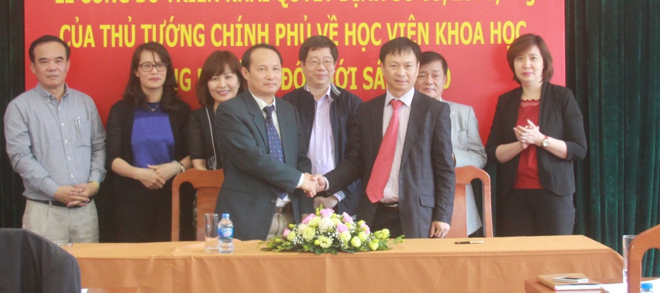 Học viện Khoa học, Công nghệ và Đổi mới sáng tạo sắp ra mắt chính thức - 1
Lễ bàn giao giữa Học viện Khoa học, Công nghệ và Đổi mới sáng tạo Viện Chiến lược và Chính sách khoa học và công nghệ.