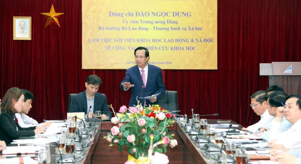 Bộ trưởng Đào Ngọc Dung: Bao giờ dừng việc "đi xin" ngành khác thông tin thất nghiệp? - 1 Bộ trưởng Đào Ngọc Dung: Bao giờ dừng việc "đi xin" ngành khác thông tin thất nghiệp? - 1