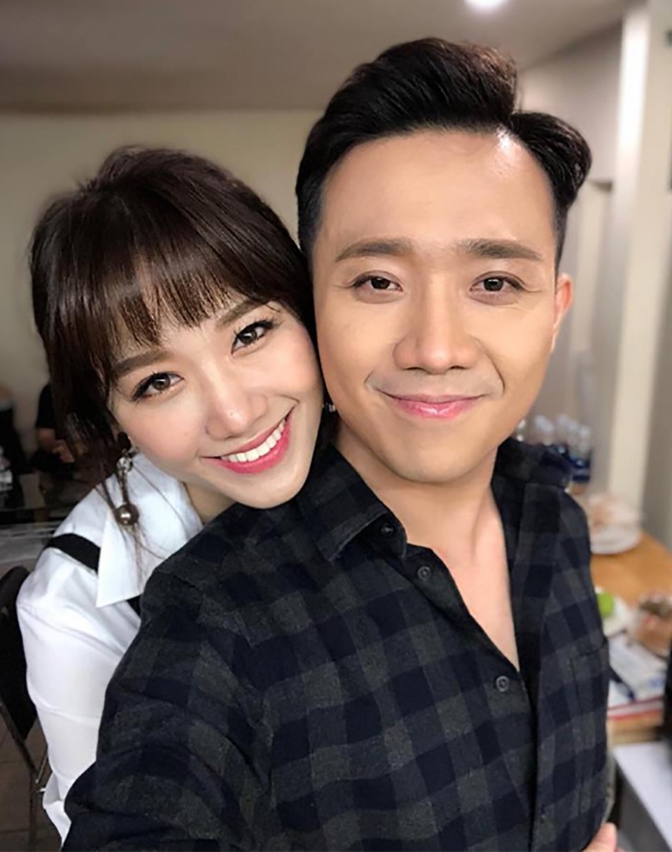Hari Won lần đầu tiết lộ lý do Trấn Thành cầu hôn và bí quyết giữ chồng - 5 Hari cũng bất ngờ chia sẻ, trong cuộc hôn nhân của cô cùng Trấn Thành trong 8-9 tháng đầu cả hai gây lộn tan nát, gây đến nỗi “không còn gì để nói”.