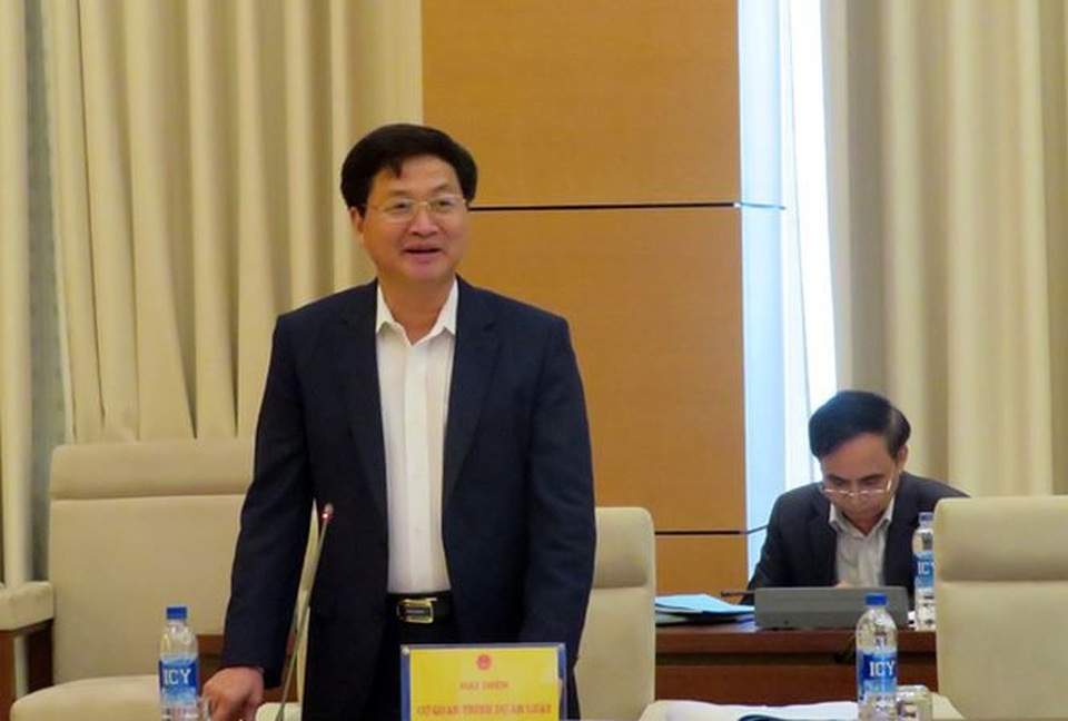 Cán bộ Bộ Chính trị quản lý, ai chịu trách nhiệm kiểm soát tài sản? - 1 Tổng Thanh tra Chính phủ Lê Minh Khái cho biết, liên quan đến quy định về quyền kiểm soát tài sản, thu nhập của cán bộ, Chính phủ chọn phương án Thanh tra Chính phủ kiểm soát tài sản, thu nhập của người có nghĩa vụ kê khai hưởng phụ cấp chức vụ từ 0,9 trở lên công tác tại cơ quan, tổ chức, đơn vị ở Trung ương và địa phương.