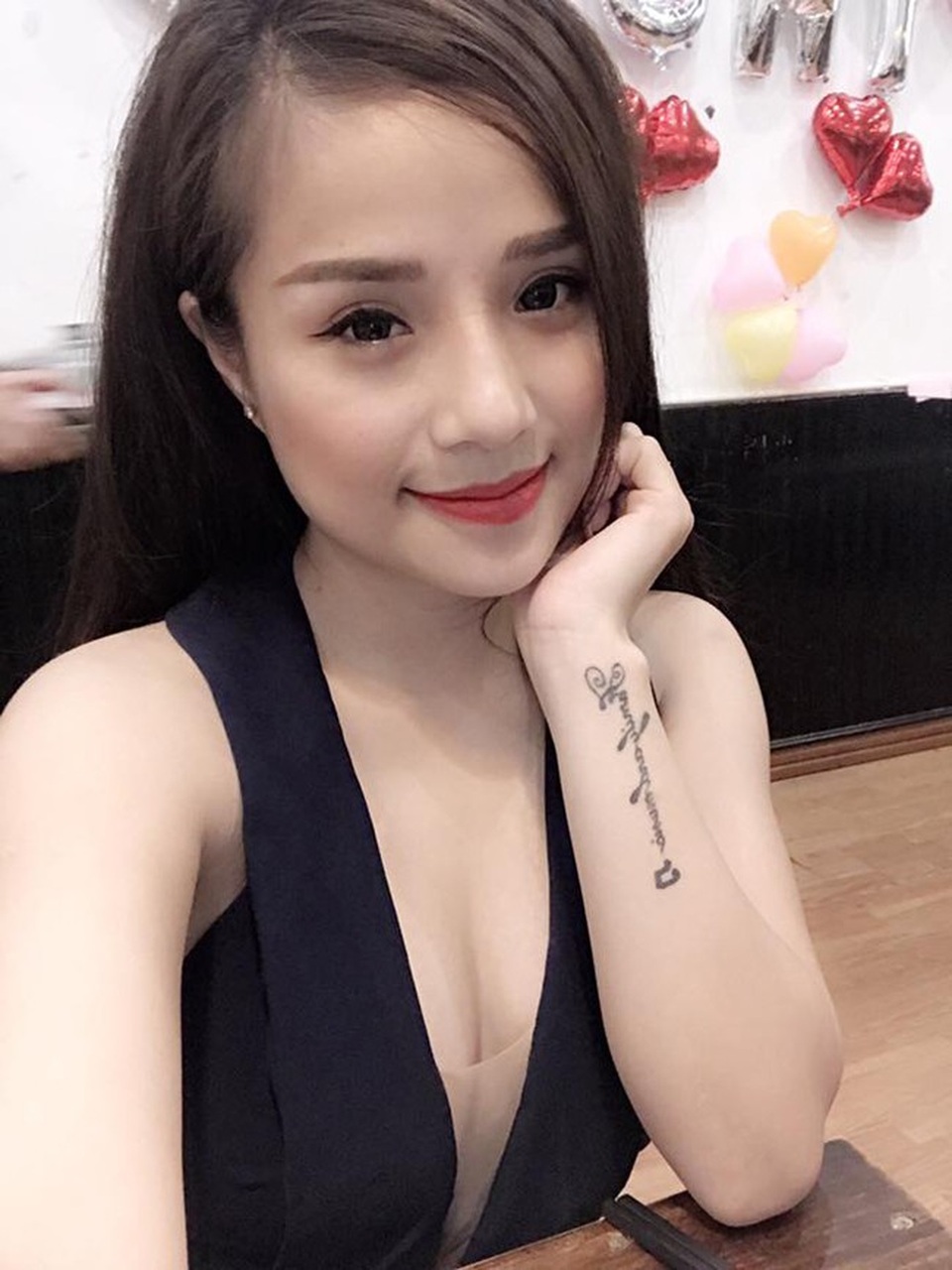 Hé lộ bạn gái siêu xinh của thủ môn Văn Lâm - 12
Thương Võ từng tốt nghiệp trường Đại học Văn hóa Nghệ thuật Quân đội.