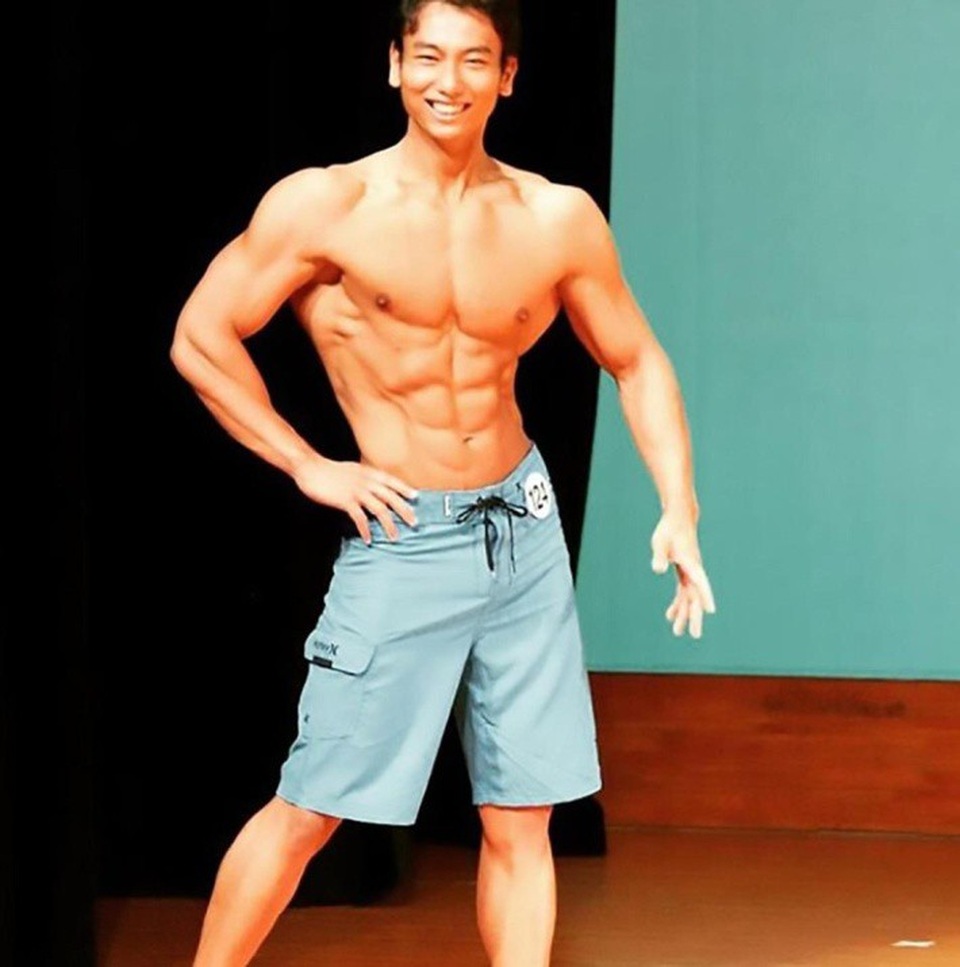 Kinh ngạc với màn giả gái xinh tựa hot girl của vận động viên điển trai Nhật Bản - 3 Sugawara ngoài đời thực là một vận động viên thể hình điển trai