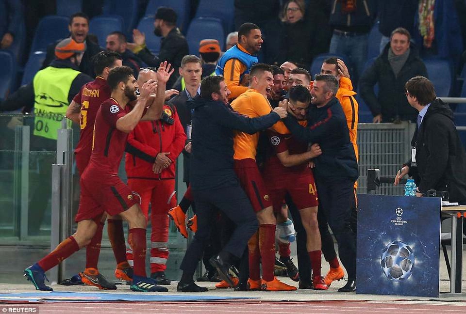 Thua AS Roma 0-3, Barcelona cay đắng chia tay Champions League - 1
AS Roma đã tạo nên kỳ tích khi thắng Barcelona 3-0 để tiến vào bán kết Champions League