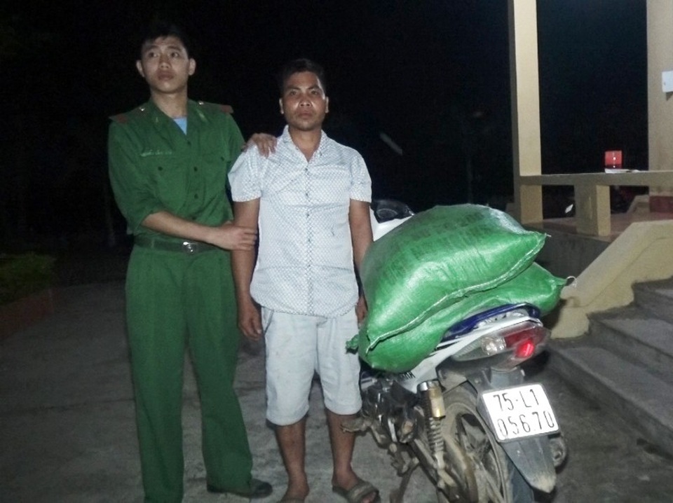 Vận chuyển thuốc nổ về Việt Nam bán cho các đối tượng khai thác vàng - 1 Đối tượng vận chuyển thuốc nổ bị bắt giữ