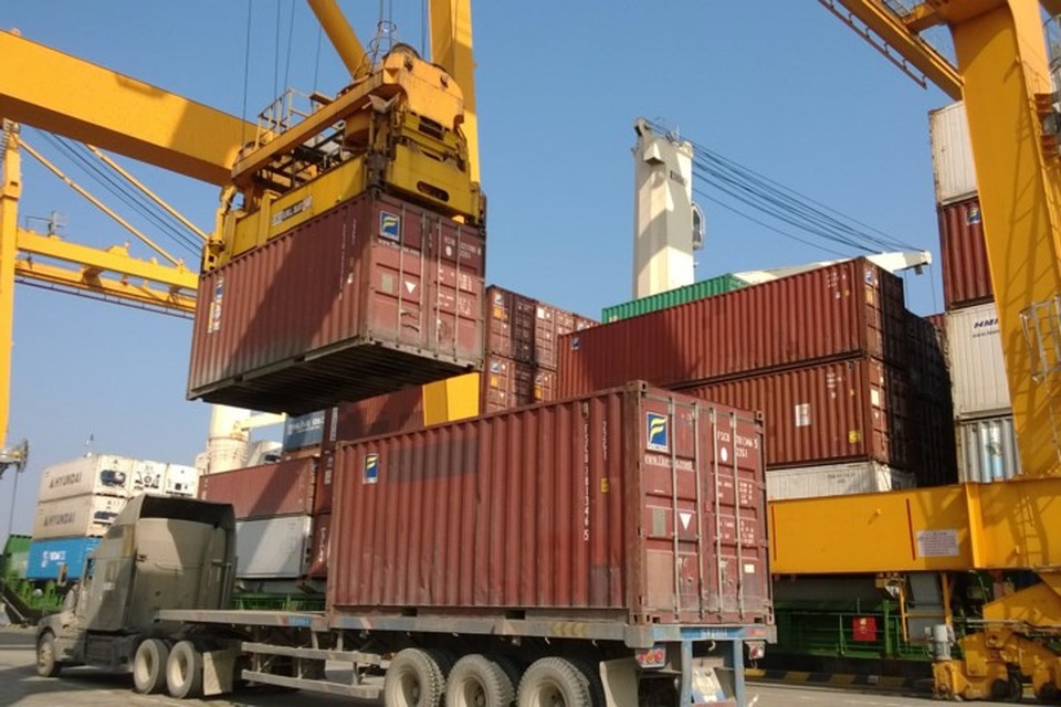 Một công nhân cảng bị giàn cần cẩu cán tử vong - 1 Một công nhân bị giàn cần cẩu cán phải dẫn đến tử vong (ảnh minh họa)