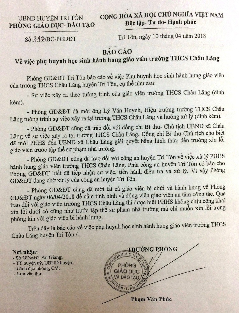 Liên tiếp xảy ra hai vụ phụ huynh vào trường xỉ nhục, đánh giáo viên - 2
Sự việc xảy ra từ 17/3 nhưng đến ngày 10/4 Phòng Giáo dục và đào tạo huyện Tri Tôn mới có báo cáo gửi Sở GD-ĐT tỉnh An Giang.
