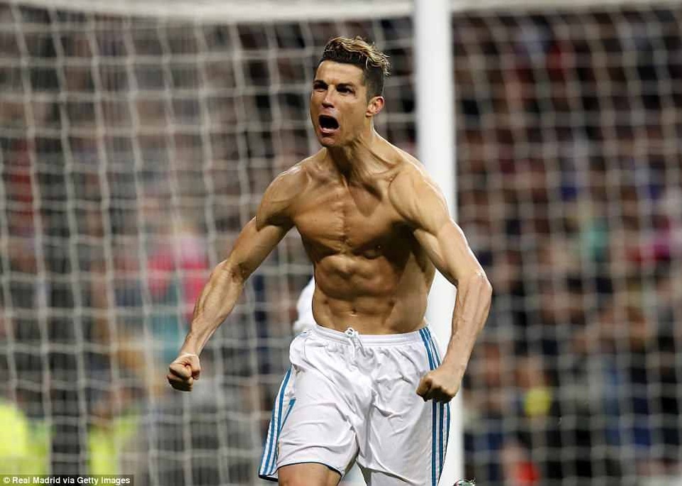 Xé lưới Juventus, C.Ronaldo phá kỷ lục của Messi - 1 C.Ronaldo là cầu thủ đầu tiên ghi 10 bàn vào lưới 1 CLB ở Champions League