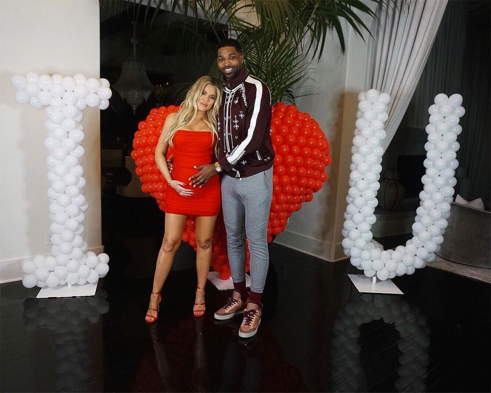 
Gia đình Khloe rất thất vọng với việc mà Tristan Thompson đã làm và đồng loạt dừng theo dõi anh này trên trang Instagram
