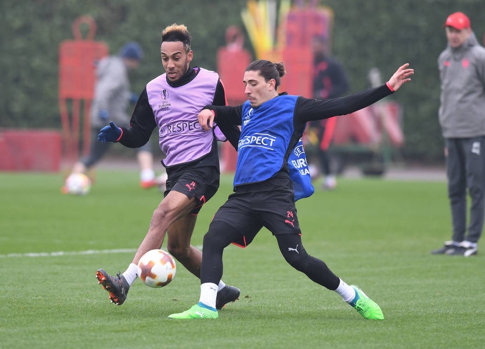 Arsenal ra sức tập luyện, sẵn sàng làm khách trước CKSA - 9
Mặc dù không được thi đấu nhưng Aubameyang vẫn tập luyện bình thường cùng các đồng đội