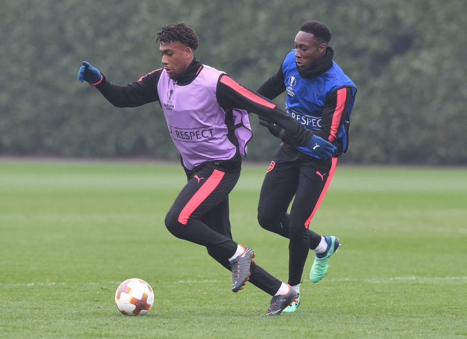 Arsenal ra sức tập luyện, sẵn sàng làm khách trước CKSA - 13
Iwobi bứt tốc trước sự can thiệp của Welbeck